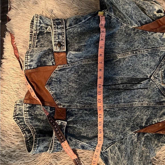 80’s Vintage Denim Jacket with leather accents size small - Picture 12 of 15
